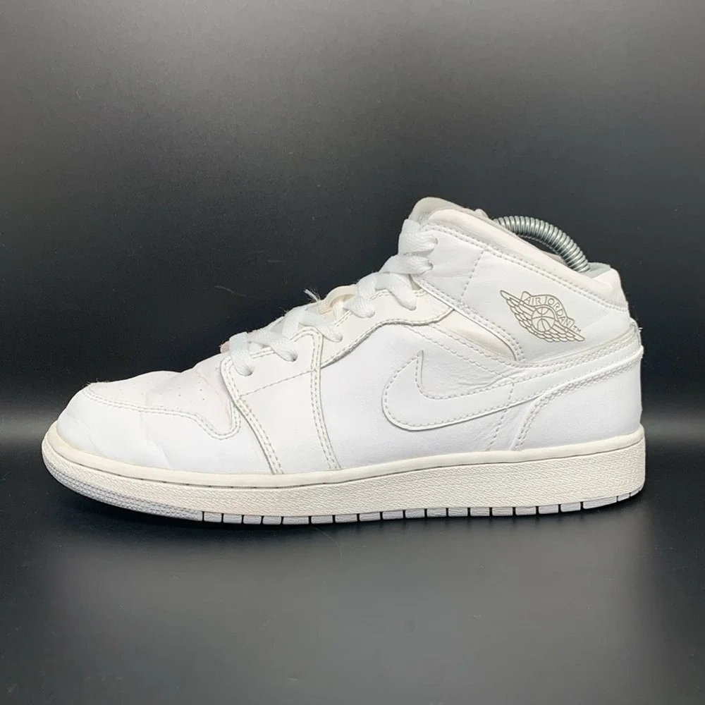Jordan‎ 1 Mid White Wolf Grey 554725-112 Men's Sz 7 Women's Sz 8.5